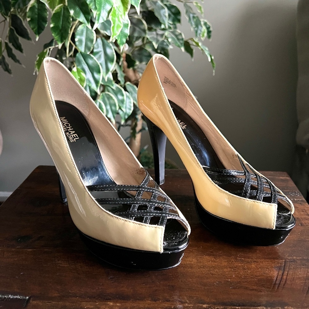 Michael Kors Peekaboo Platform Patent Leather Heel Shoe size 9M